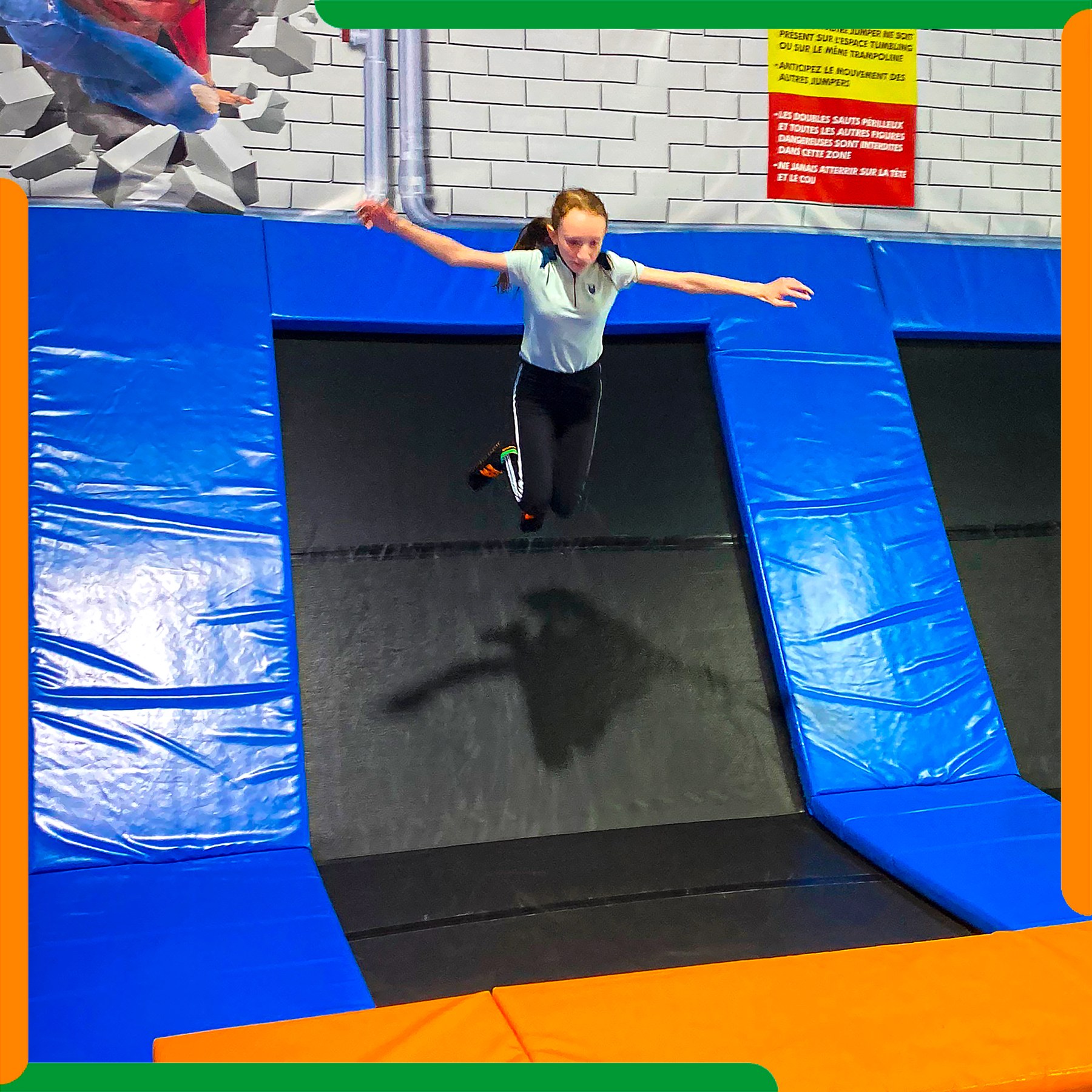 Une jeune jumpeuse sur les trampolines de New Jump Langon